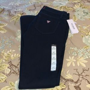 Lowrise jagging is Maxi fit guess jeans